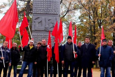 Тульский обком КПРФ проводит серию автопробегов в честь 100-летней годовщины Великого Октября