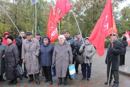 Тюменские коммунисты провели пикет в память о защитниках Советской власти в октябре 1993 года