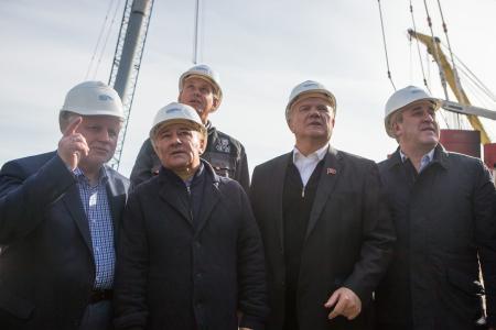 Работают достойно: Г.А. Зюганов оценил ход строительства моста в Крым