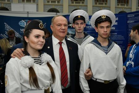 Г.А. Зюганов посетил Московскую международную выставку «Образование и карьера»