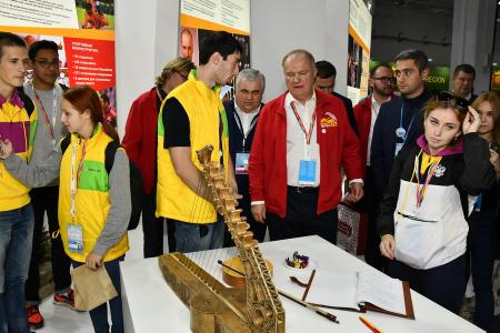 Г.А. Зюганов посетил церемонию открытия XIX Всемирного фестиваля молодежи и студентов
