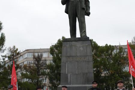 Коммунисты Владимирской области вышли на пикет в память о погибших при расстреле Верховного Совета РСФСР