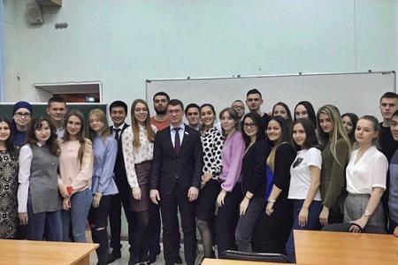 Казань. Депутат-коммунист Артём Прокофьев провёл встречу со студентами факультета муниципального и государственного управления
