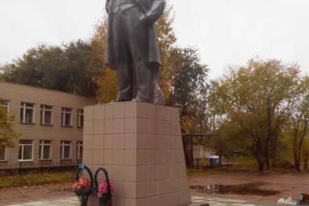 По инициативе коммунистов в Алтайском крае продолжается работа по ремонту памятников советской эпохи