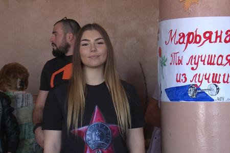 Марьяна Наумова посетила прифронтовые школы ДНР