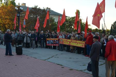 «Не забудем, не простим». Митинг севастопольских коммунистов, посвящённый расстрелу Верховного Совета
