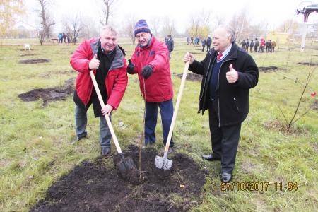 В Воронежской области появился живой мемориал - грушевый сад  в честь 100-летия Великого Октября