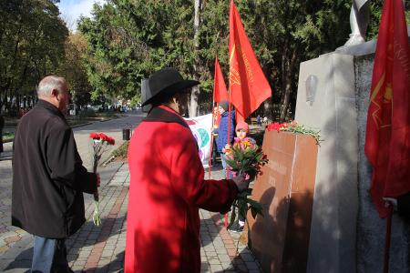 В Симферополе отметили 99-ю годовщину образования Ленинского комсомола митингом-концертом