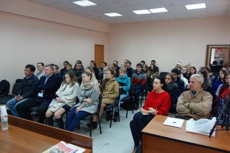 В зале заседаний Хабаровского крайкома КПРФ состоялась публичная лекция историка из КНР