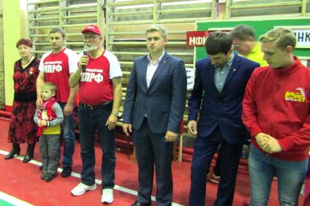 Молодые футболисты из Кургана, Тюмени и Свердловска встретились в честь столетия Великого Октября и Уральского комсомола