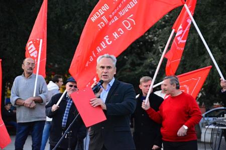 «Кровавый октябрь 1993-го года стучит в наши сердца!»: Митинг в Ростове-на-Дону памяти защитников Советской власти