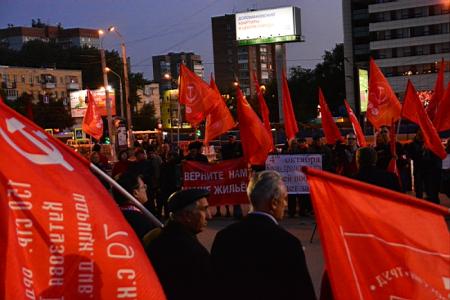 «Кровавый октябрь 1993-го года стучит в наши сердца!»: Митинг в Ростове-на-Дону памяти защитников Советской власти