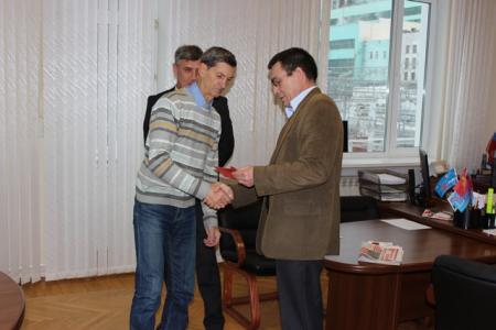 Магадан. Коммунисты поздравили энергетиков с приближающимся юбилеем Великого Октября