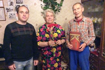 Тульские коммунисты поздравили ветеранов с Днем пожилого человека