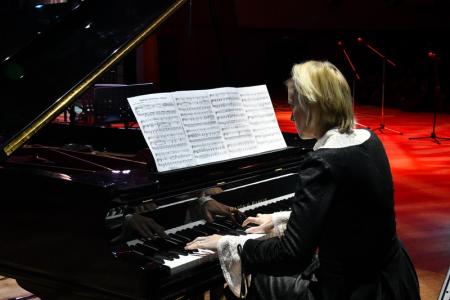 В Москве прошел праздничный концерт, посвященный 99-летию ВЛКСМ