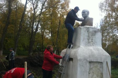 Тульские коммунисты продолжают проводить субботники в ознаменование столетия Великого Октября 