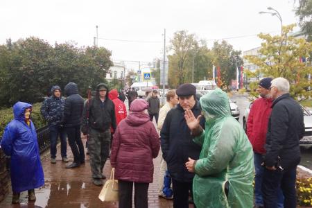 Брусчаткой по протестующим! Ульяновцы требуют отставки губернатора Морозова