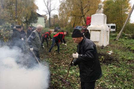 Тульские коммунисты продолжают проводить субботники в ознаменование столетия Великого Октября 