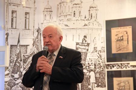 В Томске открылась выставка революционного искусства, организованная при поддержке КПРФ