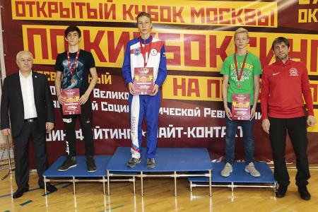 Спортклуб КПРФ провел турнир по кикбоксингу к 100-летию Октября