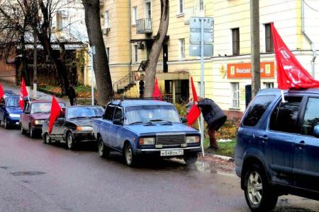 Тульский обком КПРФ проводит серию автопробегов в честь 100-летней годовщины Великого Октября