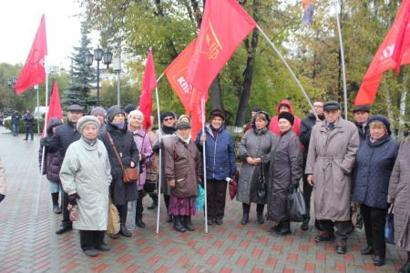 Тюменские коммунисты провели пикет в память о защитниках Советской власти в октябре 1993 года