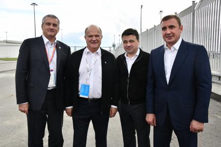 Г.А. Зюганов посетил церемонию открытия XIX Всемирного фестиваля молодежи и студентов