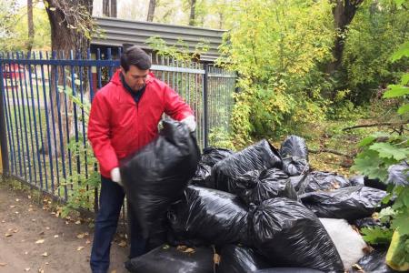 Тульские коммунисты провели экологический субботник в Пролетарском районе города-героя Тулы