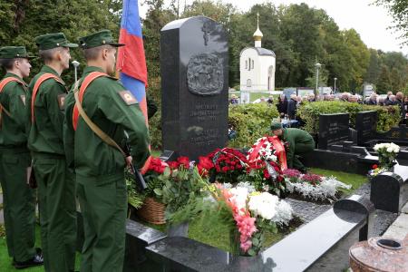 Делегация ЦК КПРФ возложила цветы к могиле Ю.Д. Маслюкова