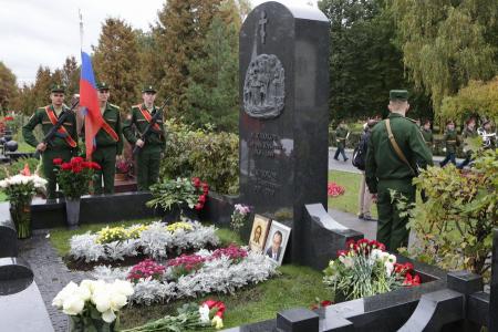 Делегация ЦК КПРФ возложила цветы к могиле Ю.Д. Маслюкова