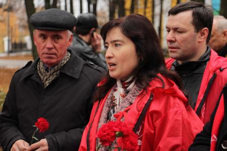 Рязанские комсомольцы всех поколений у краснозвёздного обелиска 