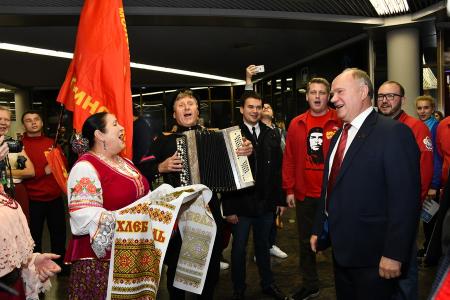Г.А. Зюганов прибыл в Сочи для участия в работе XIX Всемирного фестиваля молодежи и студентов