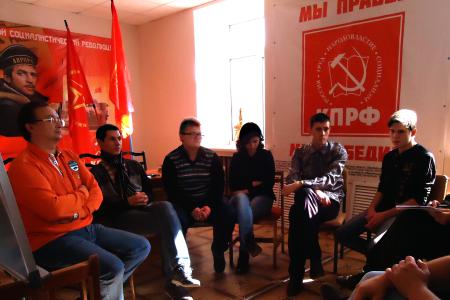 Оренбургская область. Новотроицкие коммунисты и комсомольцы выполняют завет Ленина: учиться, учиться и учиться