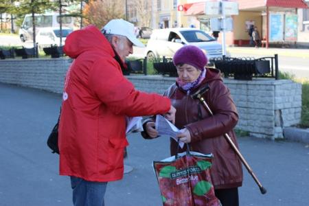 Магаданские коммунисты провели серию пикетов в память защитников Белого дома