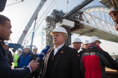 Работают достойно: Г.А. Зюганов оценил ход строительства моста в Крым