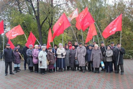 Тюменские коммунисты провели пикет в память о защитниках Советской власти в октябре 1993 года