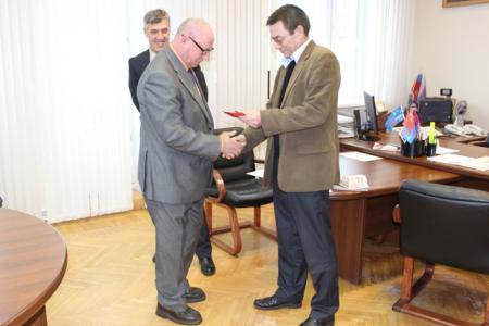 Магадан. Коммунисты поздравили энергетиков с приближающимся юбилеем Великого Октября