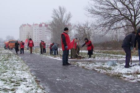 В Орле заложили аллею в честь 100-летия Великой Октябрьской социалистической революции