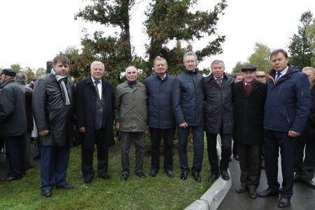 Делегация ЦК КПРФ возложила цветы к могиле Ю.Д. Маслюкова