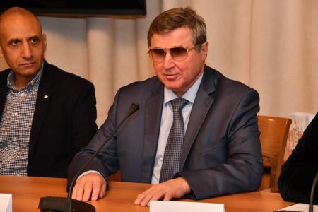 Коммунисты в Госдуме провели круглый стол о проблемах семьи в современном обществе