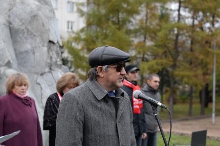 «Не забывайте этот дым». Новосибирские коммунисты почтили память защитников Дома Советов