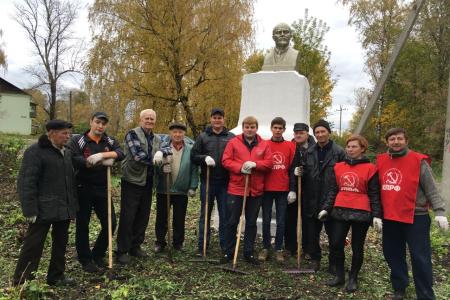 Тульские коммунисты продолжают проводить субботники в ознаменование столетия Великого Октября 