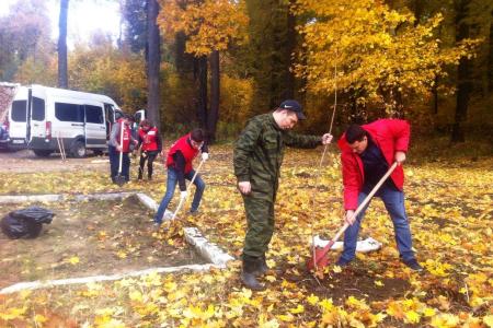 Тульский обком продолжает акцию «100 деревьев в честь столетия Великого Октября!»