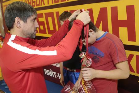 Спортклуб КПРФ провел турнир по кикбоксингу к 100-летию Октября