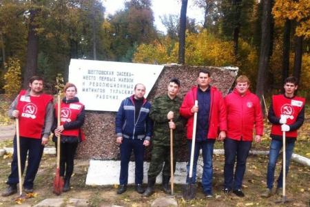 Тульский обком продолжает акцию «100 деревьев в честь столетия Великого Октября!»
