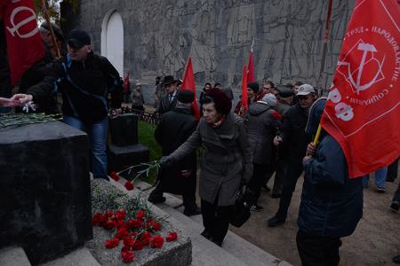 «Не забывайте этот дым». Новосибирские коммунисты почтили память защитников Дома Советов