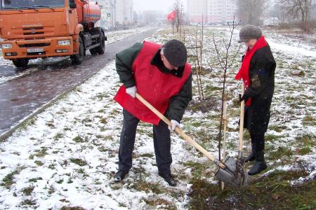 В Орле заложили аллею в честь 100-летия Великой Октябрьской социалистической революции