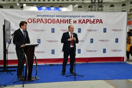 Г.А. Зюганов посетил Московскую международную выставку «Образование и карьера»