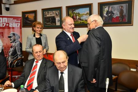 Г.А. Зюганов наградил группу министров СССР памятными медалями в честь 100-летия Великого Октября