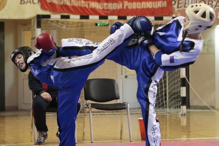 Спортклуб КПРФ провел турнир по кикбоксингу к 100-летию Октября